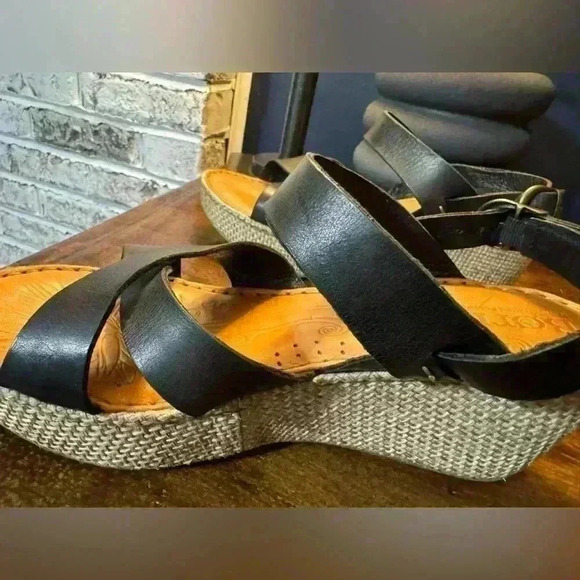 Born Wedge Sandals Women's Size 40/9 Black Leather  Cork Platform Strappy - Picture 7 of 10